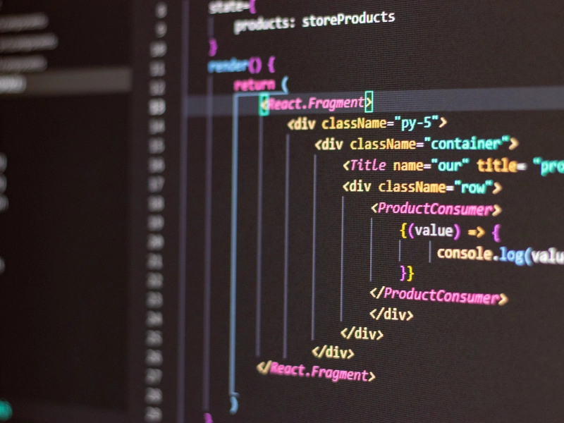 Laptop ekranında kod ve grafiklerle yazılım geliştirmeyi gösteren dijital illüstrasyon. Generative AI, low-code ve AI destekli IDE kavramlarını temsil eden simgeler yer alıyor.